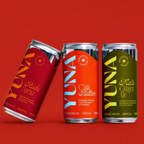 Latas de Rubi Spritz, Cajá Bitters e Mate Ginger Ale do Kit Trio YUNA sobre fundo vermelho